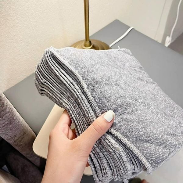 KHĂN LAU XÁM 20X20 CÓ VIỀN (4k)