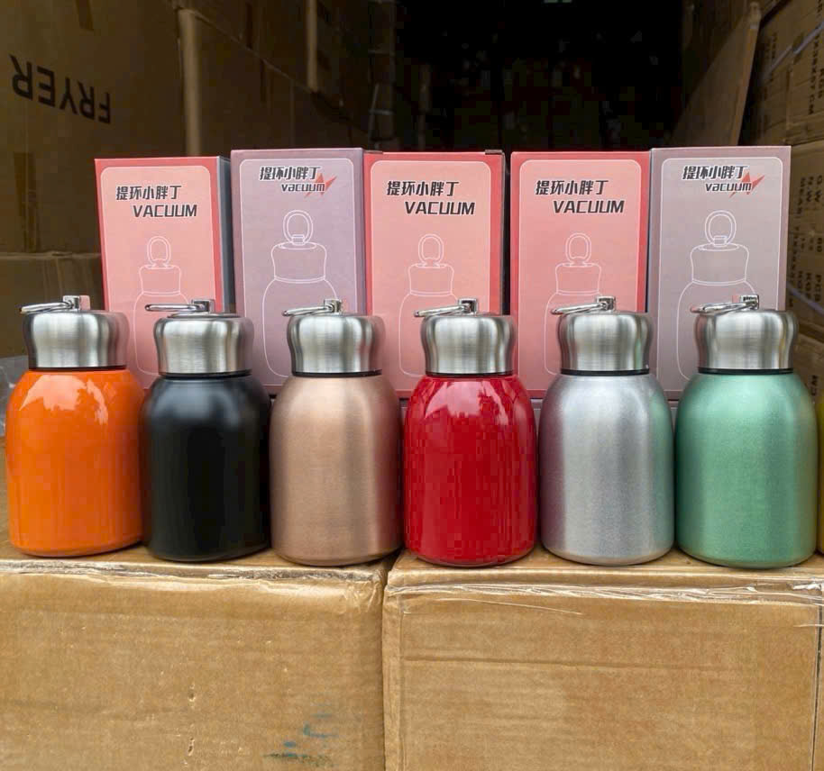 BÌNH GIỮ NHIỆT INOX MINI CÓ MÓC TREO (60)