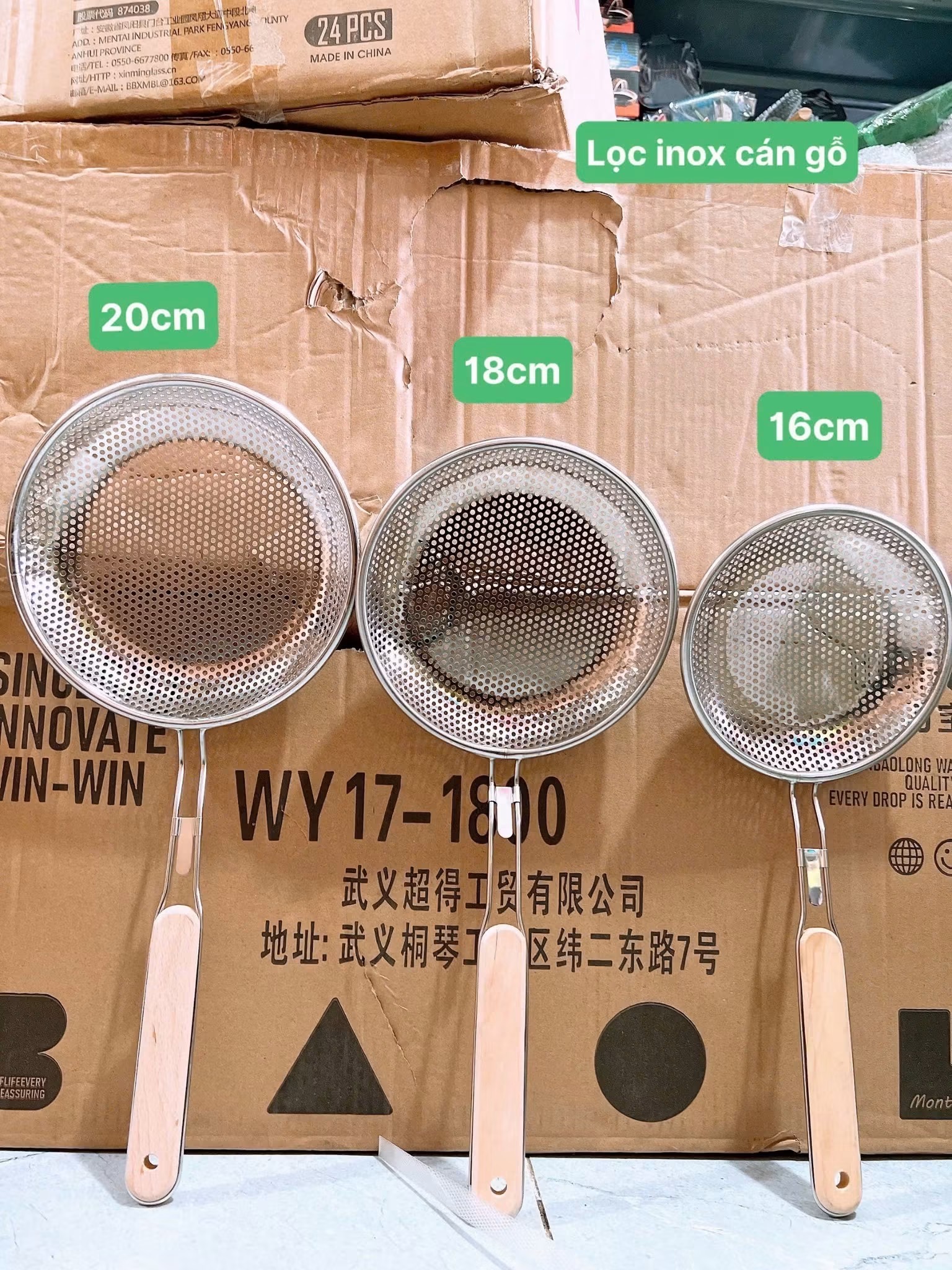 Vợt Lọc Cán Gỗ Lỗ To Bica 14cm Inox Cao Cấp