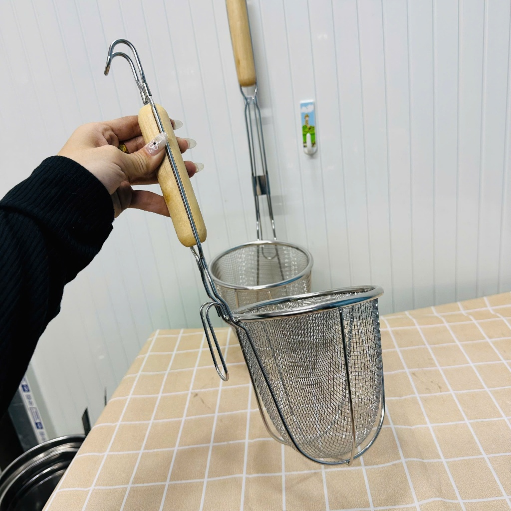 Vợt Vớt Phở Tròn Cán Gỗ Ngắn Inox Cao Cấp